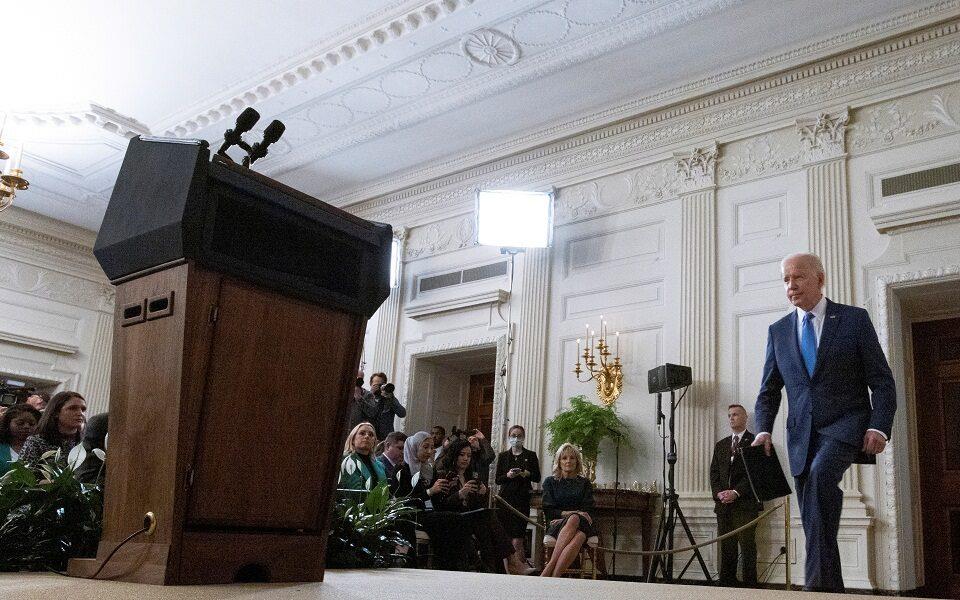 4372965083218903 Biden podium Reuters-960x600