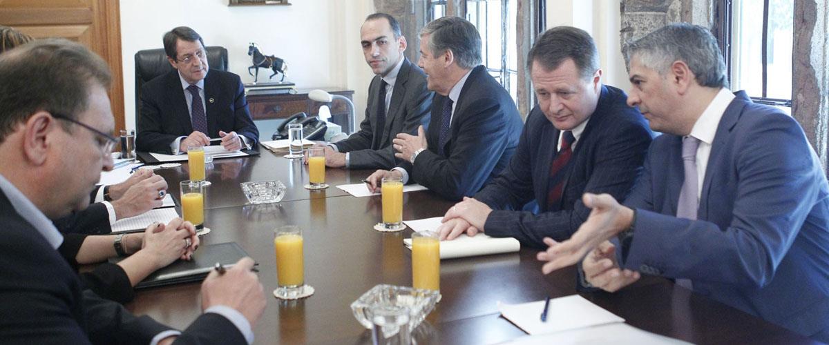 ΠΡΟΕΔΡΟΣ ΔΗΜΟΚΡΑΤΙΑΣ - ΣΤΕΛΕΧΗ ΤΡΑΠΕΖΩΝ ΚΑΙ ΣΥΝΕΡΓΑΤΙΣΜΟΥ