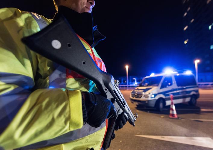 Paris attacks aftermath - Border control