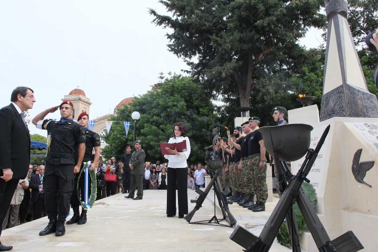 ΑΠΟΚΑΛΥΠΤΗΡΙΑ  ΜΝΗΜΕΙΟΥ ΑΓΩΝΙΣΤΩΝ ΧΛΩΡΑΚΑΣ