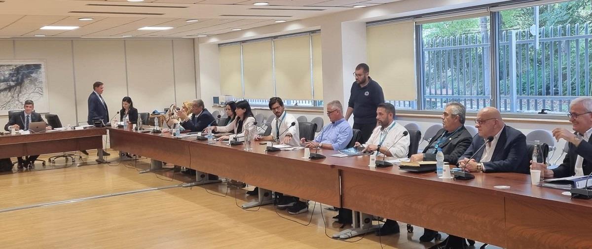 θεσμών