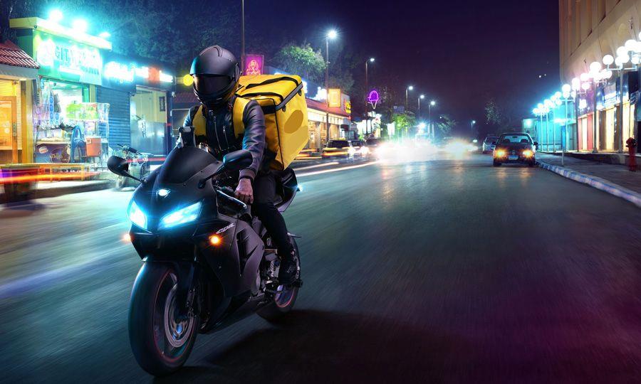 4125995487640001 b delivery motorcycle night