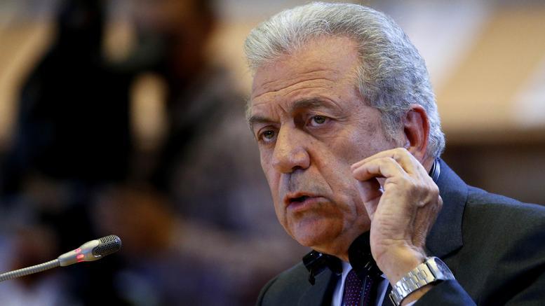 Ο Αβραμόπουλος διαψεύδει σενάρια Grexit από τη Σένγκεν