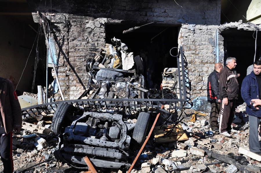 Twin car bombs in Homs kill at least 16 wound 100