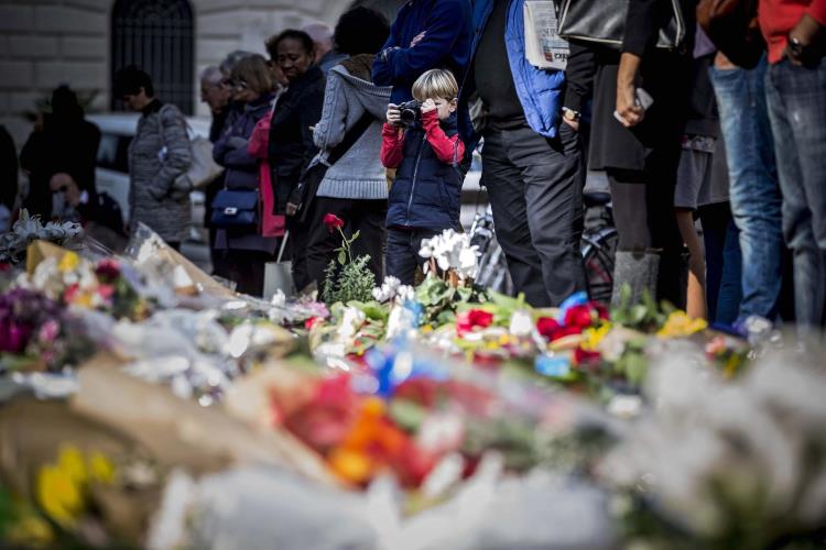 Homage to the victims of the Paris attacks