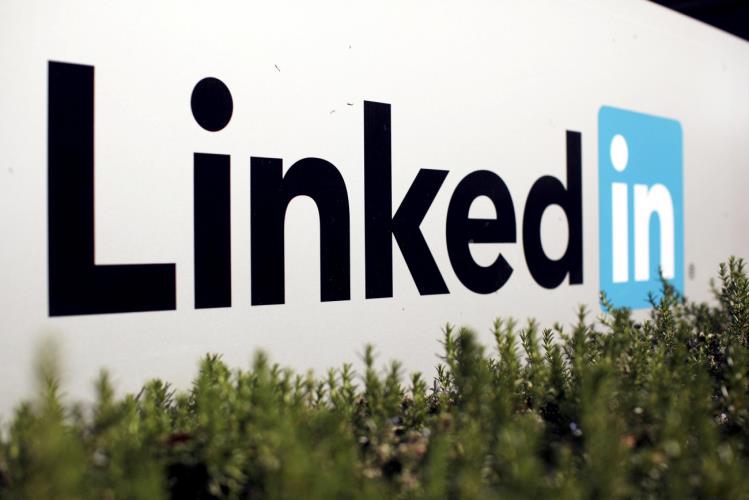 2017-04-24T150240Z_56118274_RC1D61136B70_RTRMADP_3_MICROSOFT-LINKEDIN