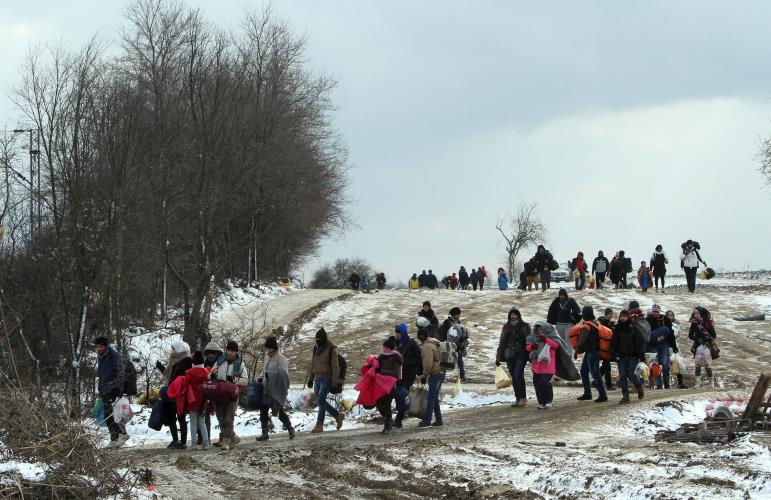 Migrants arrive to Serbia in cold weather
